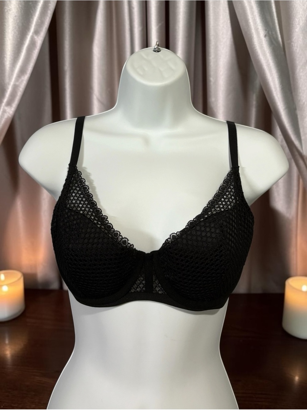 Victoria’s Secret, 32DD, Black Lace Plunge Underwire Bra, Like New